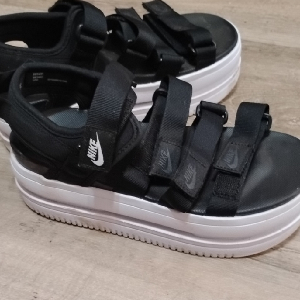 Nike Women's Icon Platform Black and White Sandals